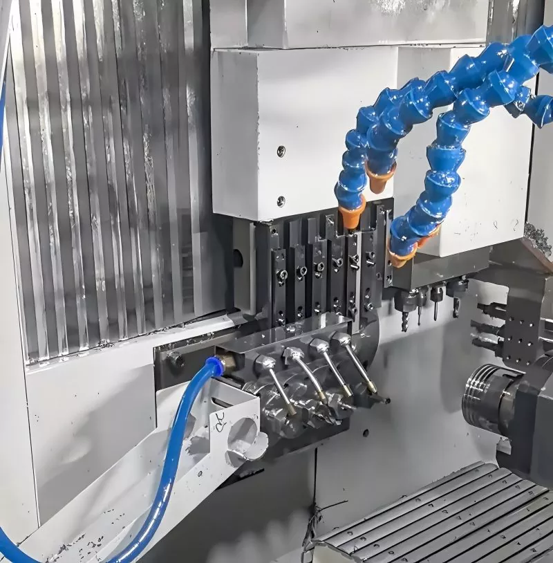 Zhangxue motociklų lenktynės trasoje, palaikomos stiprios Tuoyuan Metal